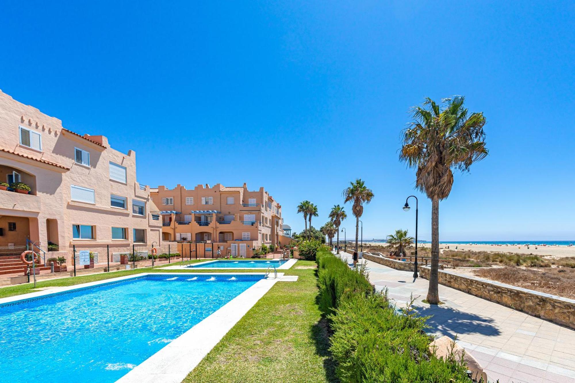 Beachfront, Pool, Terrace, Garage & Fibre Internet Tarifa Exteriör bild